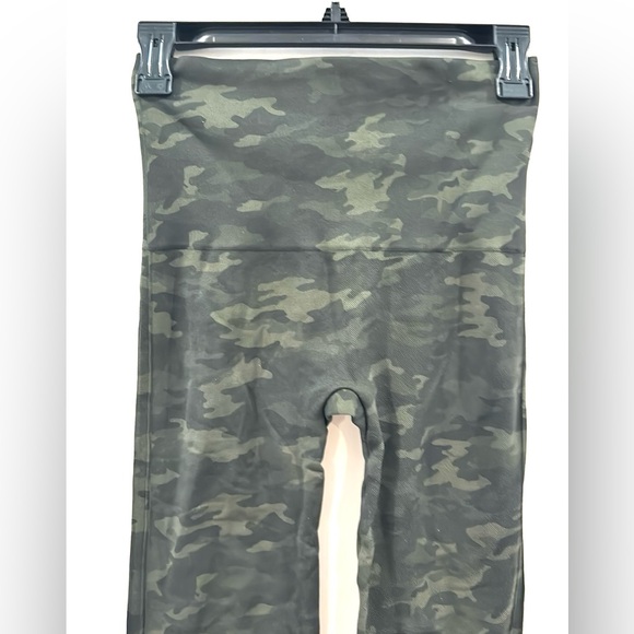 SPANX Look at me Now Camo Seamless Leggings Size Large - Picture 6 of 14
